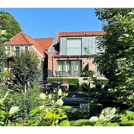 With 2 Bedrooms *
